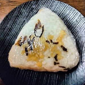 塩昆布と天かすのおにぎり